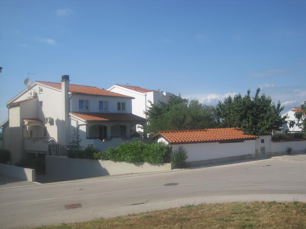 Apartments Tina Pula Bagian luar foto